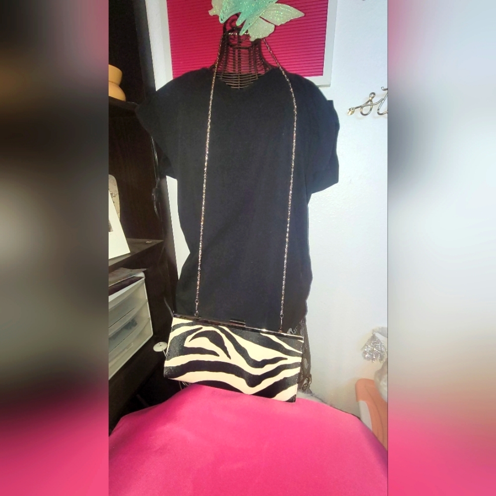 Chic Zebra Pattern Shoulder Bag - image 1